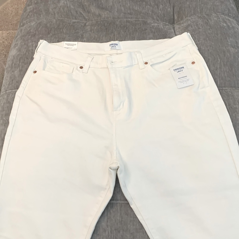 White denim jeans, boyfriend style. Never worn!